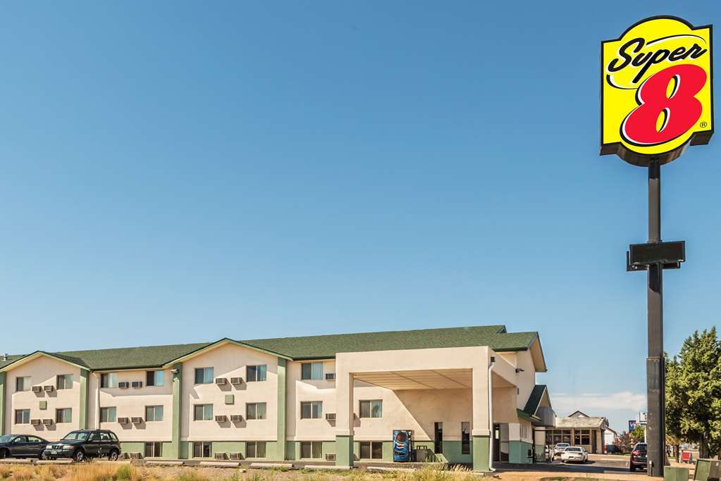 Super 8 By Wyndham Pueblo Hotel Екстериор снимка