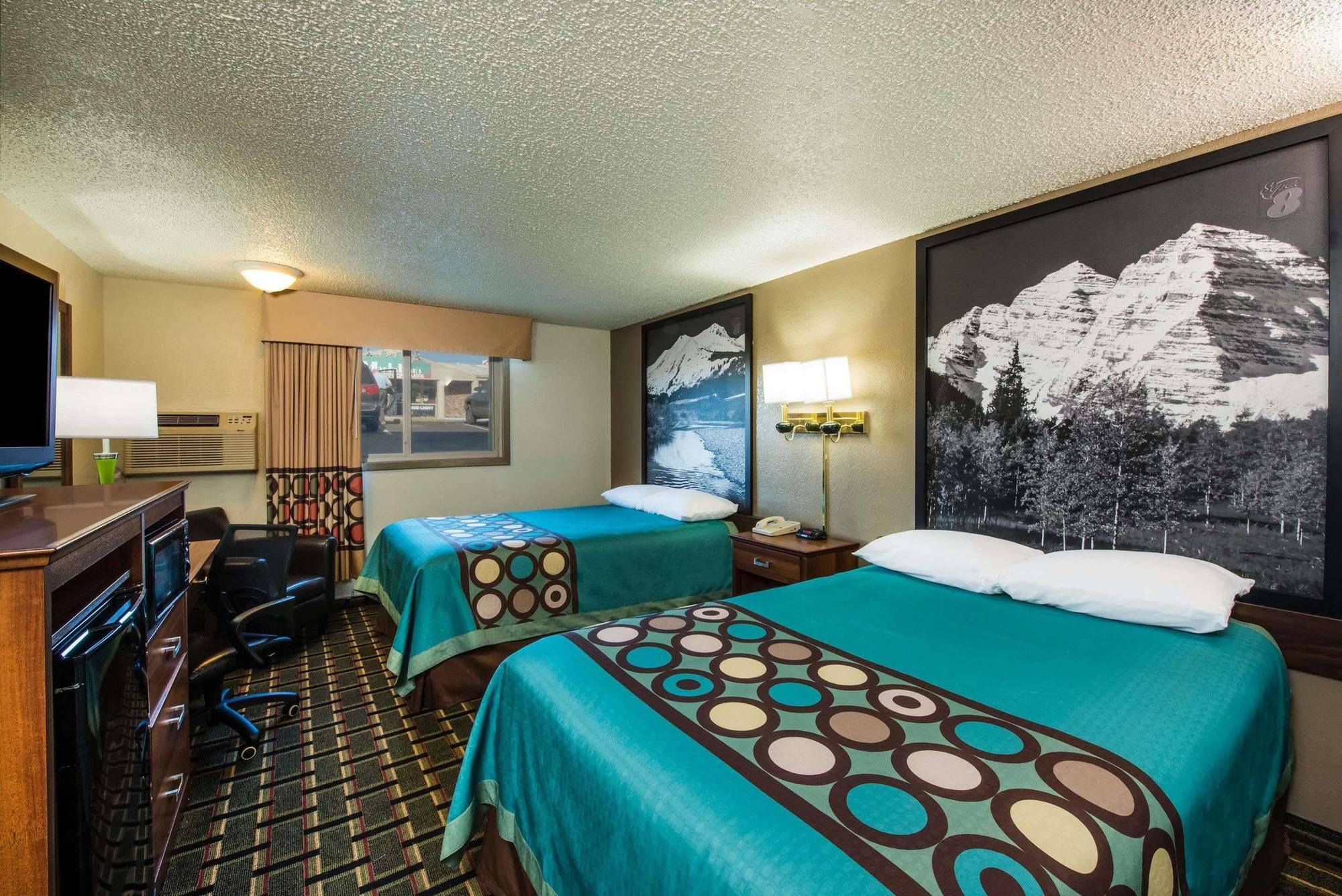 Super 8 By Wyndham Pueblo Hotel Екстериор снимка